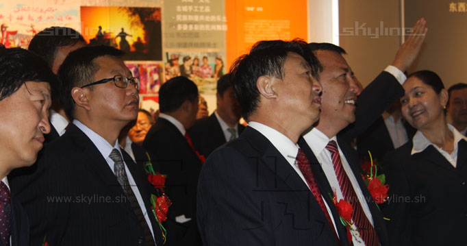 何书记一行参观规划馆
